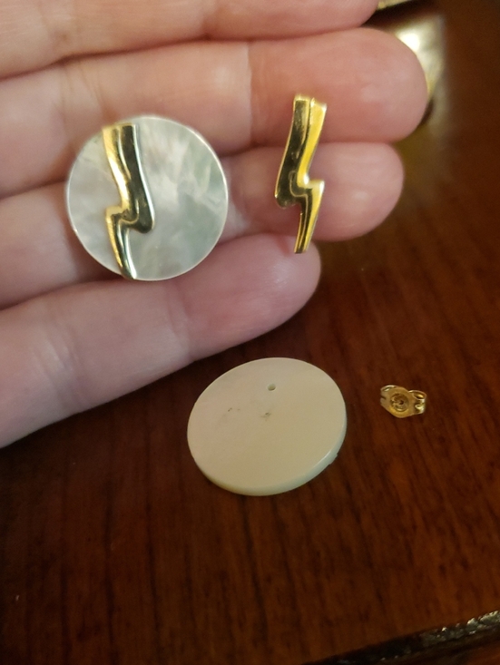Jewelry - Gold Wavy Accent Mother-of-Pearl Round Stud Earrings - Can Wear Gold  Separated
